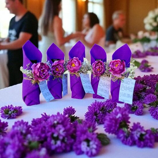 Mini Dāvana Auduma Iesaiņojumā Ar Plūškoka Sīrupu